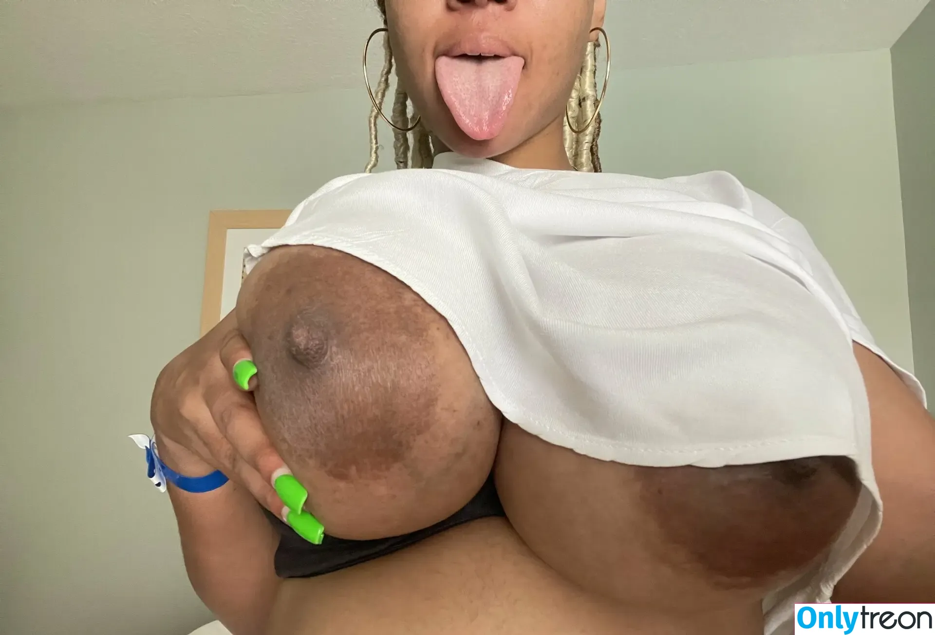 Ariel The Titgodddess VIP nude photo #0011 (ariellyndsey / tgodddessvip / titgodddess)