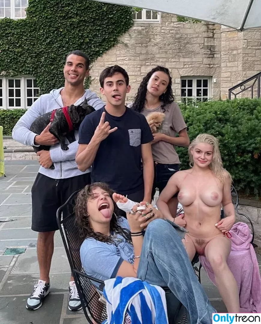 Ariel Winter Ai Porn nude photo #0019 (arielwinter / jizzyjiggles)