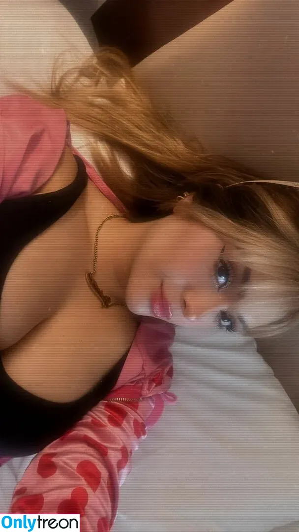 AriGameplays nude photo #0244 (ari_gameplays)