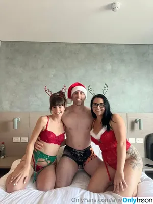 ariwhiteofficial / arianaawhite nude photo #0012