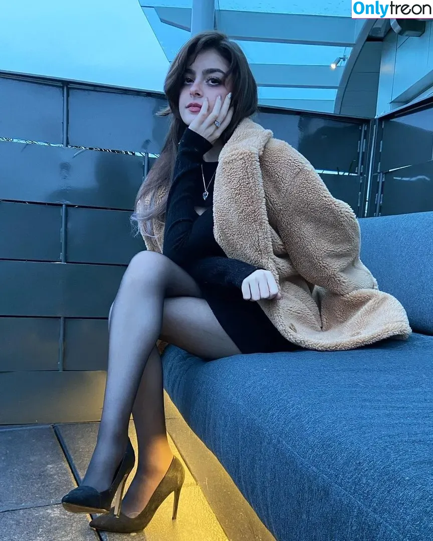 Aruuu nude photo #0006 ( / DeputyARUUU / malachitexd)
