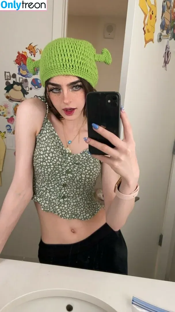 Aruuu nude photo #0057 ( / DeputyARUUU / malachitexd)