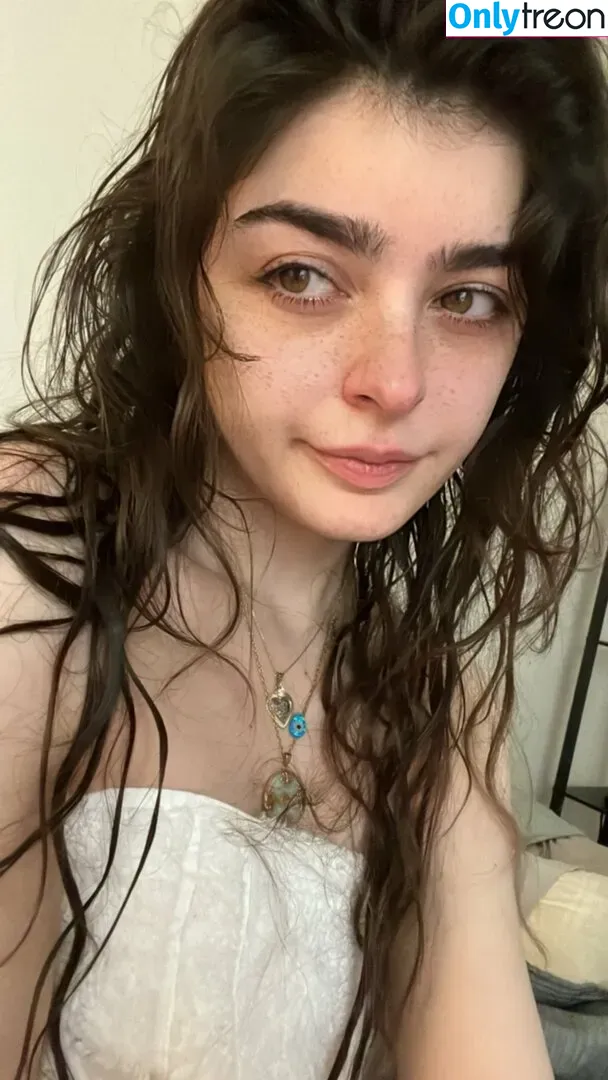 Aruuu nude photo #0067 ( / DeputyARUUU / malachitexd)