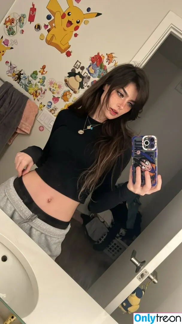 Aruuu nude photo #0092 ( / DeputyARUUU / malachitexd)
