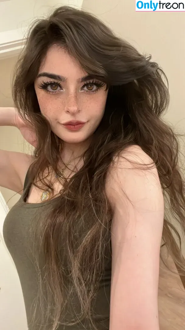 Aruuu nude photo #0093 ( / DeputyARUUU / malachitexd)