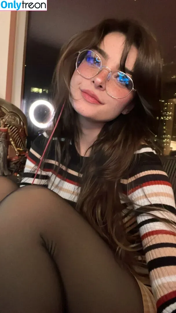 Aruuu nude photo #0099 ( / DeputyARUUU / malachitexd)
