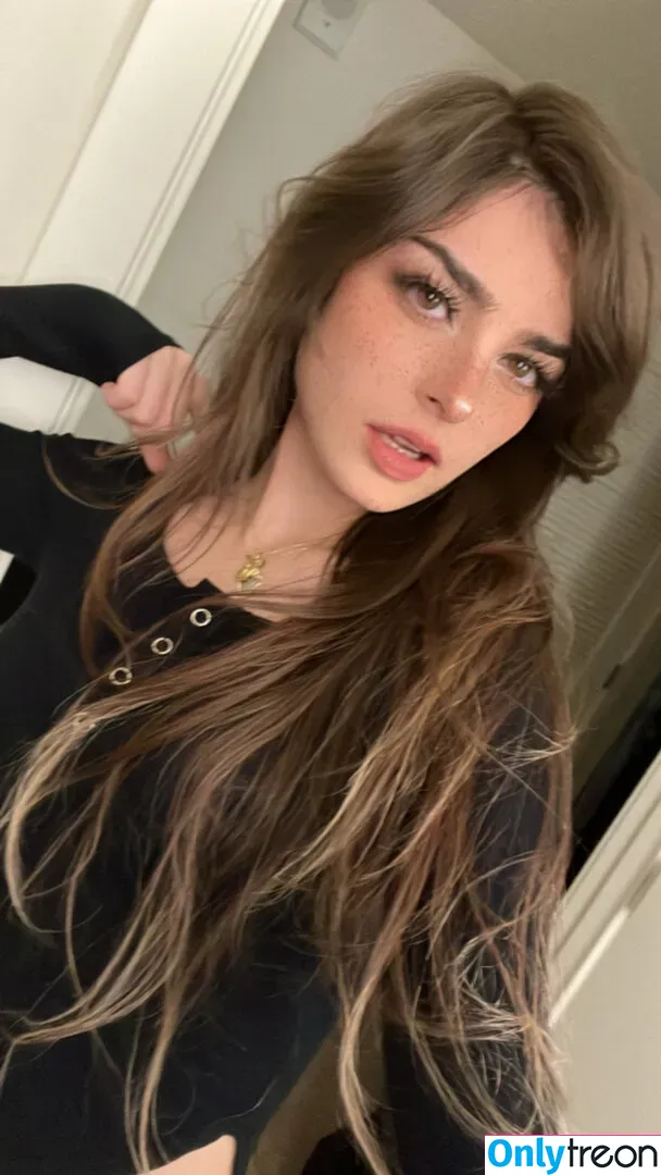 Aruuu nude photo #0132 ( / DeputyARUUU / malachitexd)