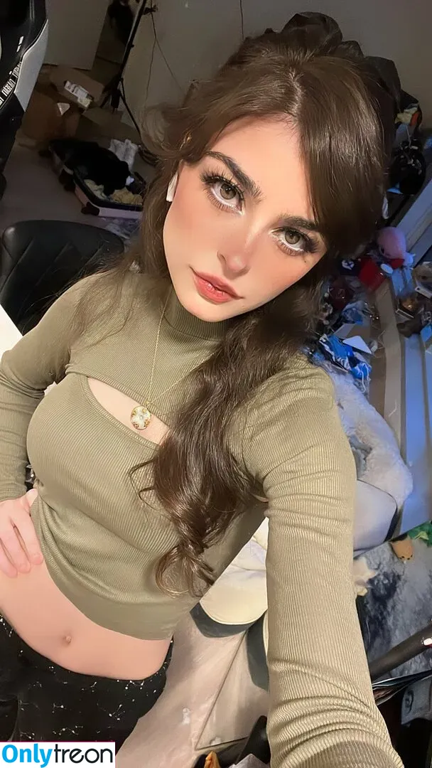 Aruuu nude photo #0186 ( / DeputyARUUU / malachitexd)