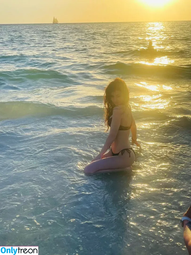 Aruuu nude photo #0289 ( / DeputyARUUU / malachitexd)