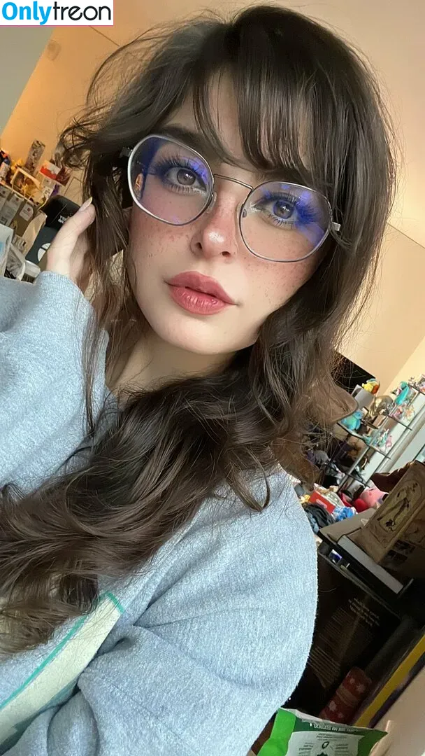 Aruuu nude photo #0303 ( / DeputyARUUU / malachitexd)