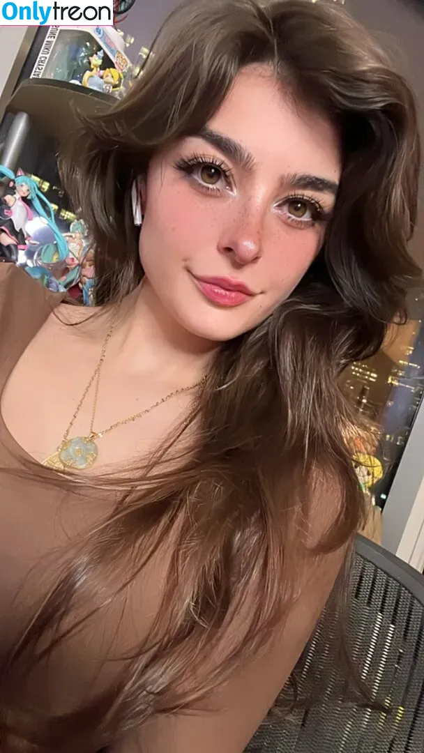 Aruuu nude photo #0352 ( / DeputyARUUU / malachitexd)