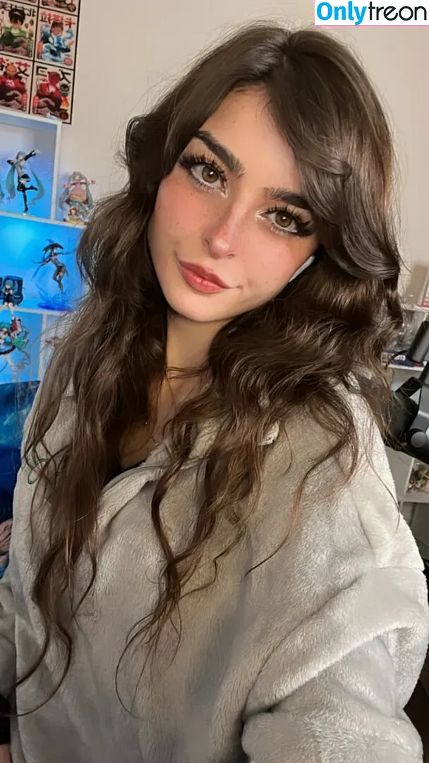 Aruuu nude photo #0411 ( / DeputyARUUU / malachitexd)