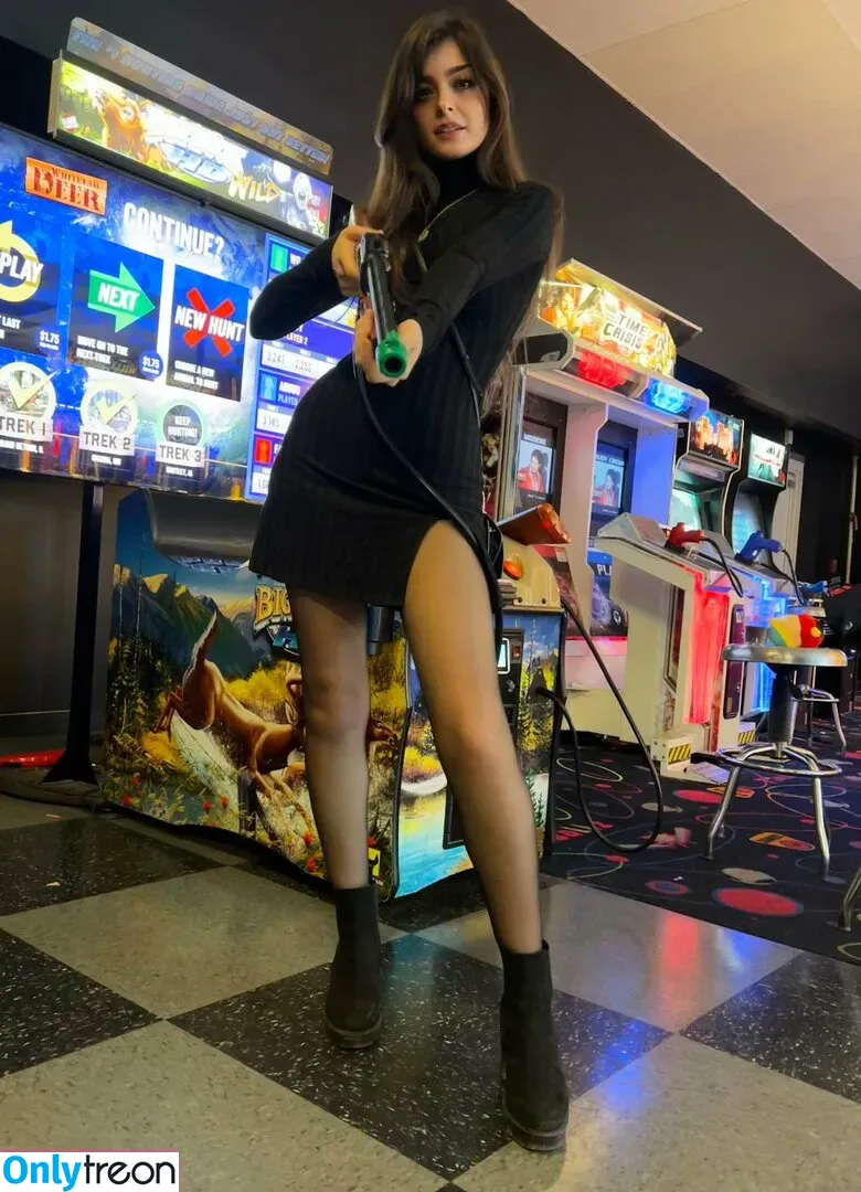 Aruuu nude photo #0418 ( / DeputyARUUU / malachitexd)