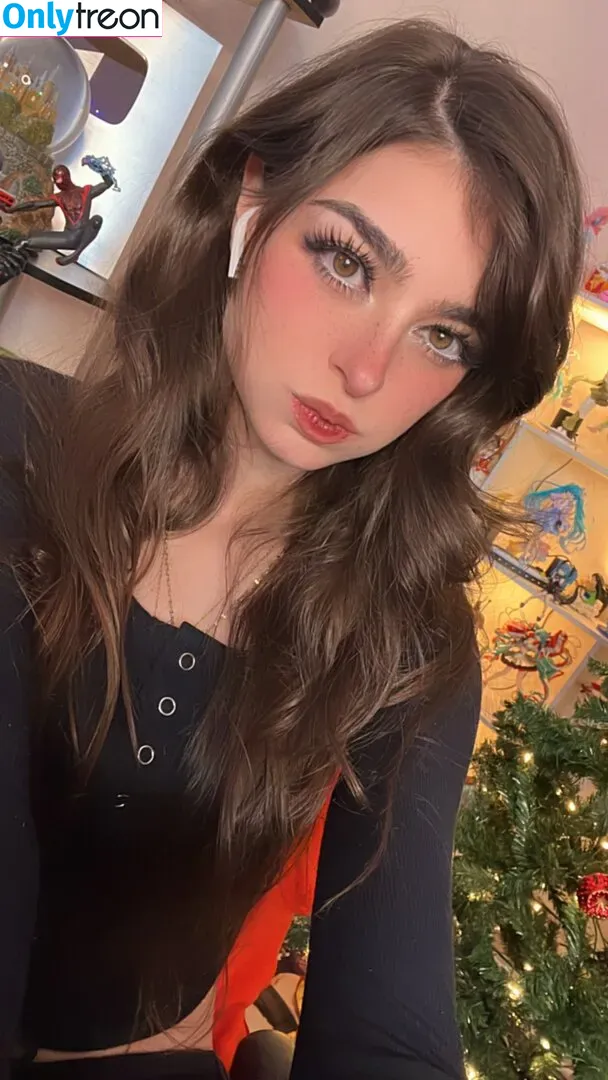 Aruuu nude photo #0437 ( / DeputyARUUU / malachitexd)