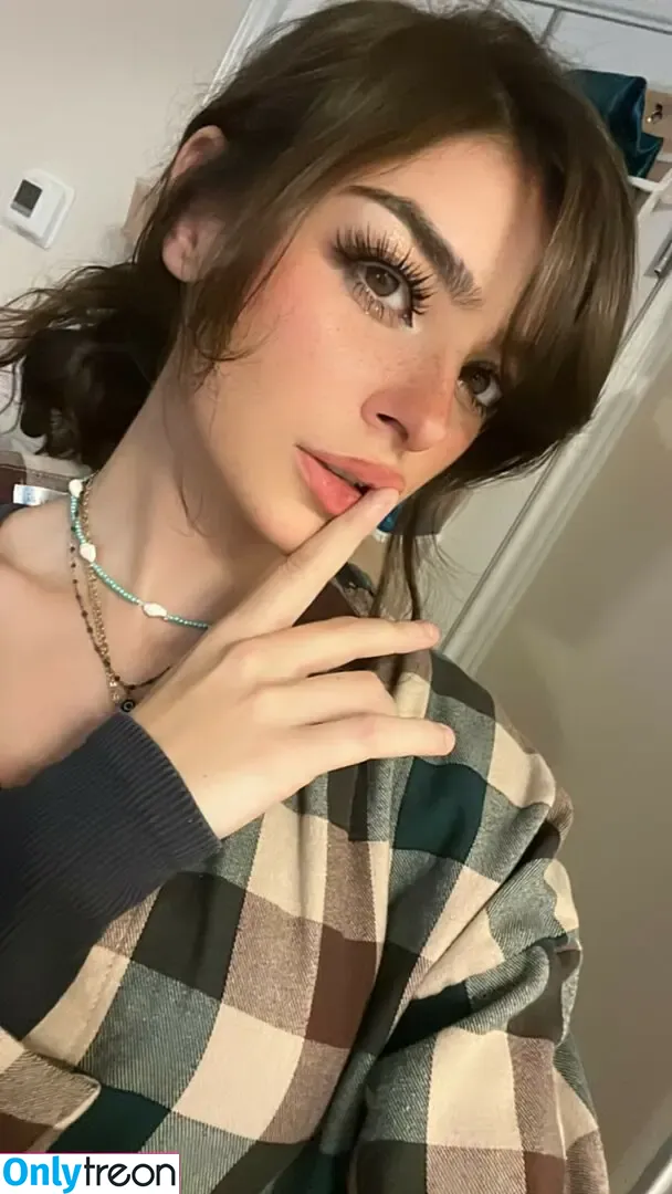 Aruuu nude photo #0616 ( / DeputyARUUU / malachitexd)