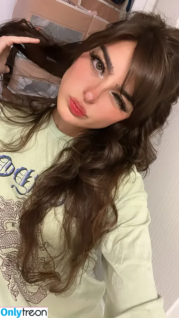 Aruuu nude photo #0627 ( / DeputyARUUU / malachitexd)