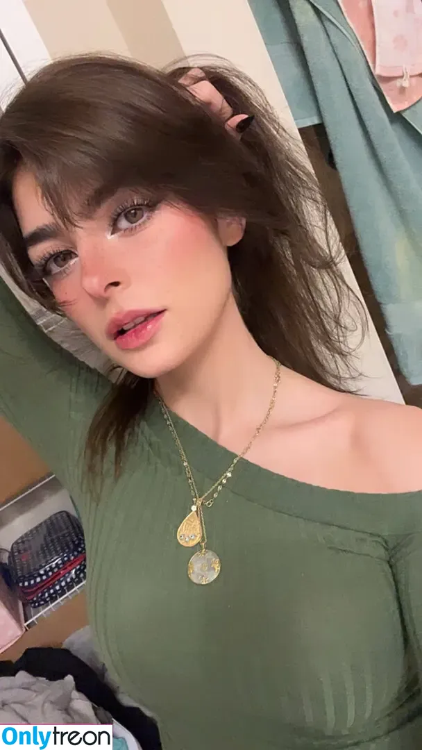 Aruuu nude photo #0720 ( / DeputyARUUU / malachitexd)