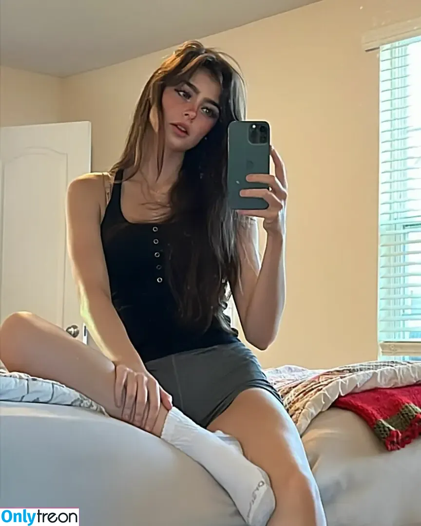 Aruuu nude photo #0933 ( / DeputyARUUU / malachitexd)