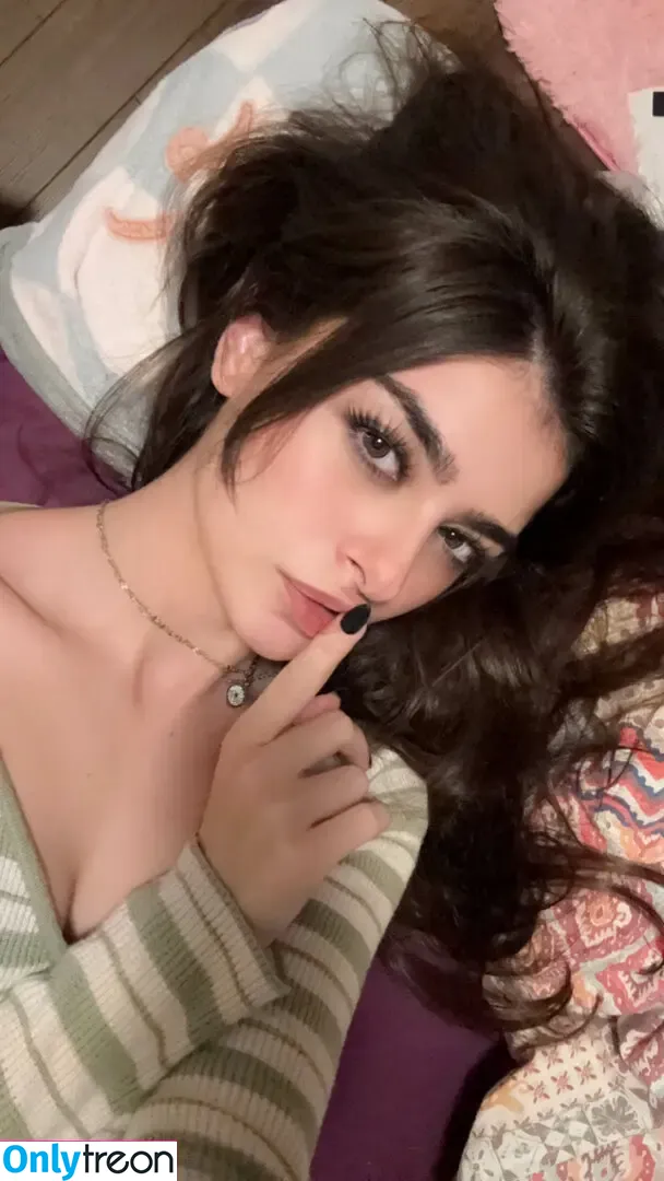 Aruuu nude photo #0987 ( / DeputyARUUU / malachitexd)