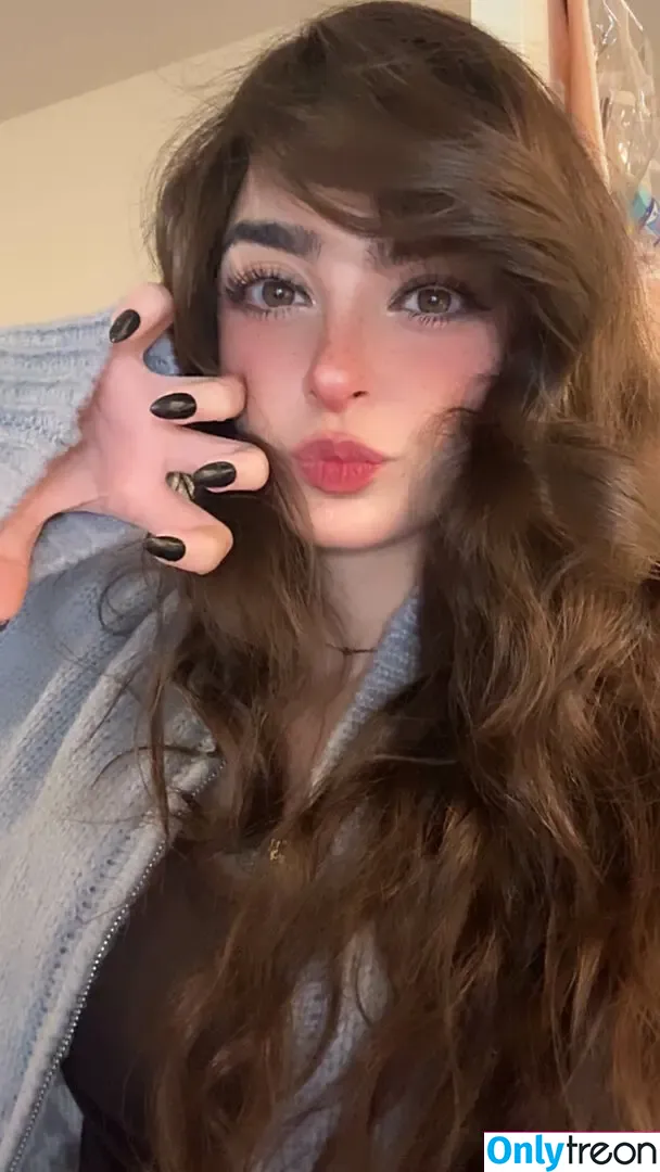 Aruuu nude photo #1002 ( / DeputyARUUU / malachitexd)