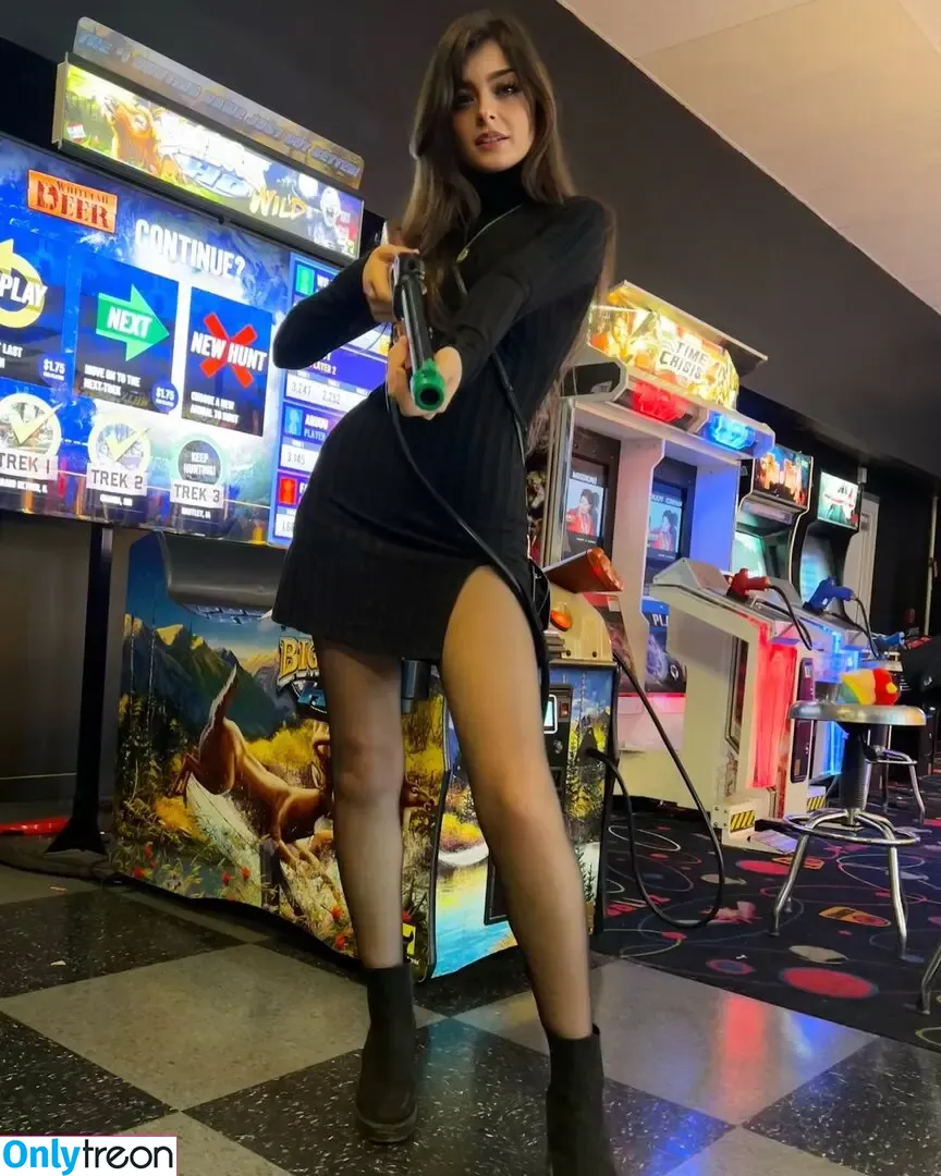 Aruuu nude photo #1059 ( / DeputyARUUU / malachitexd)
