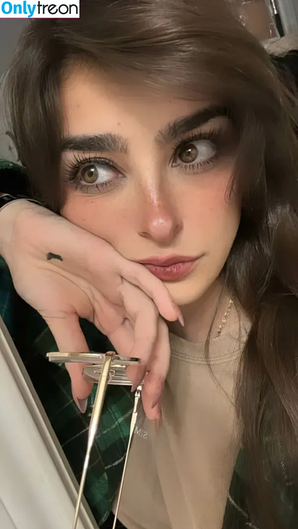 Aruuu nude photo #1100 ( / DeputyARUUU / malachitexd)