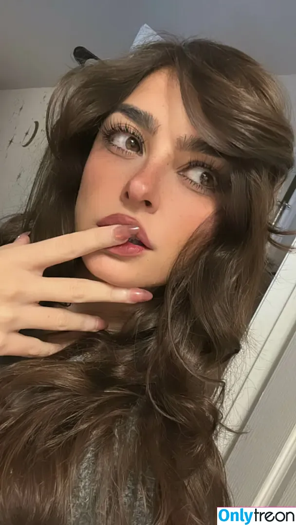 Aruuu nude photo #1102 ( / DeputyARUUU / malachitexd)