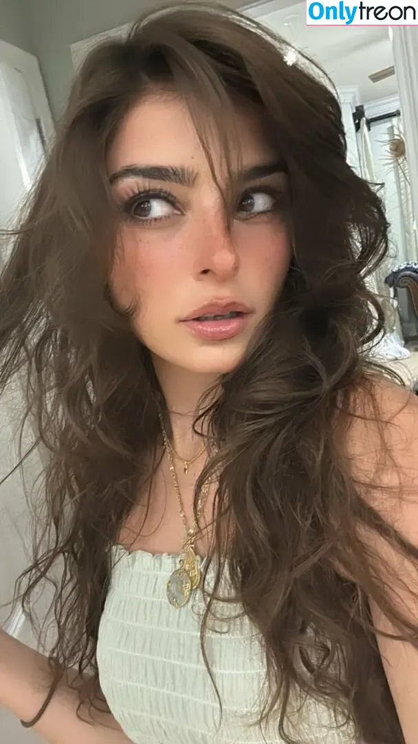 Aruuu nude photo #1266 ( / DeputyARUUU / malachitexd)