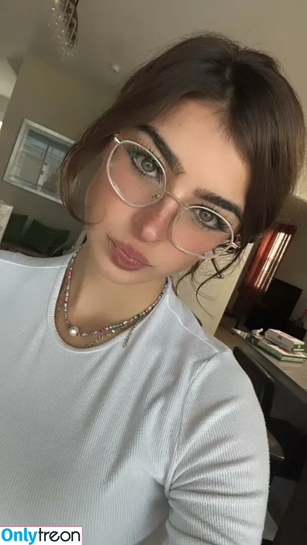 Aruuu nude photo #1301 ( / DeputyARUUU / malachitexd)