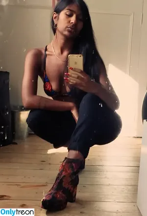 Ash Sarkar / ayocaesar nude photo #0020
