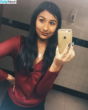 Ash Sarkar / ayocaesar nude photo #0024