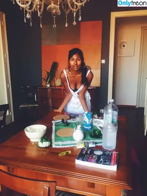 Ash Sarkar / ayocaesar nude photo #0056