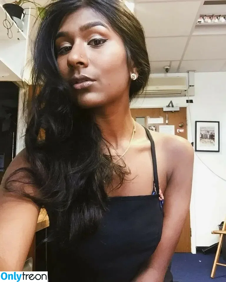 Ash Sarkar nude photo #0002 (ayocaesar)