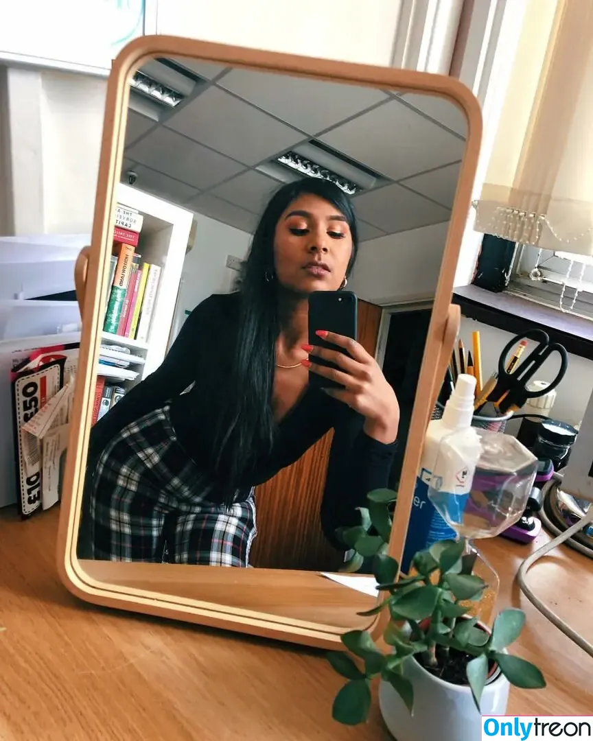 Ash Sarkar nude photo #0014 (ayocaesar)