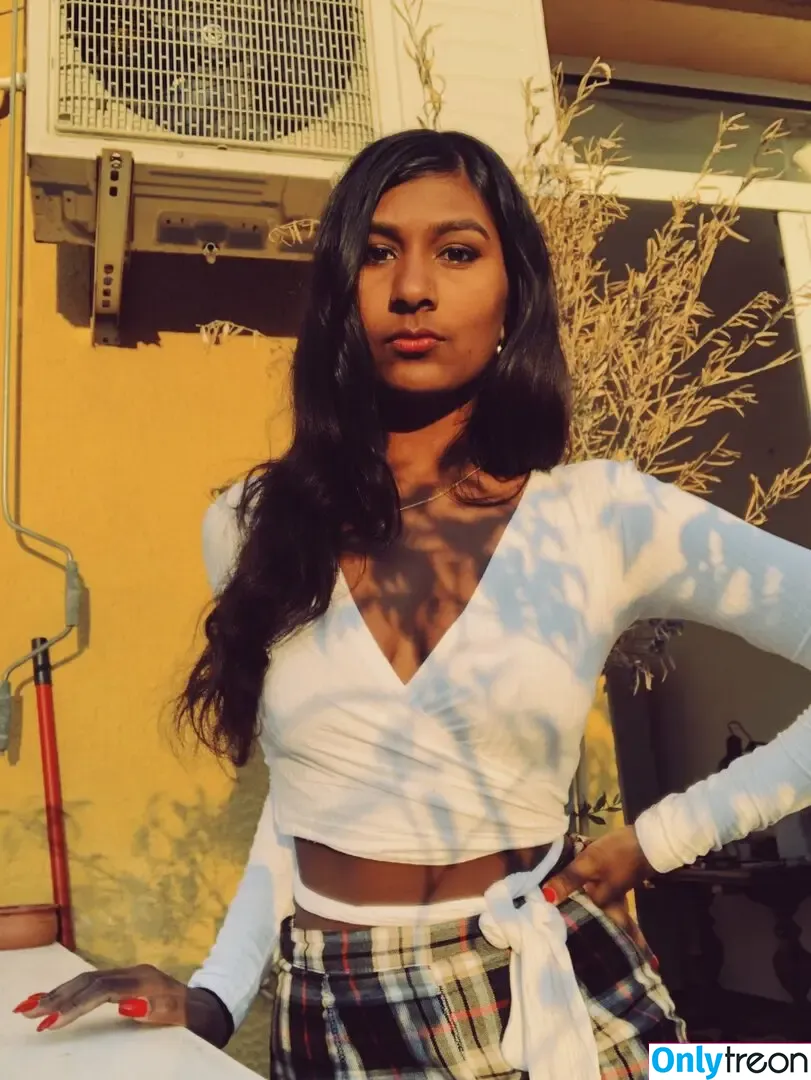 Ash Sarkar nude photo #0018 (ayocaesar)
