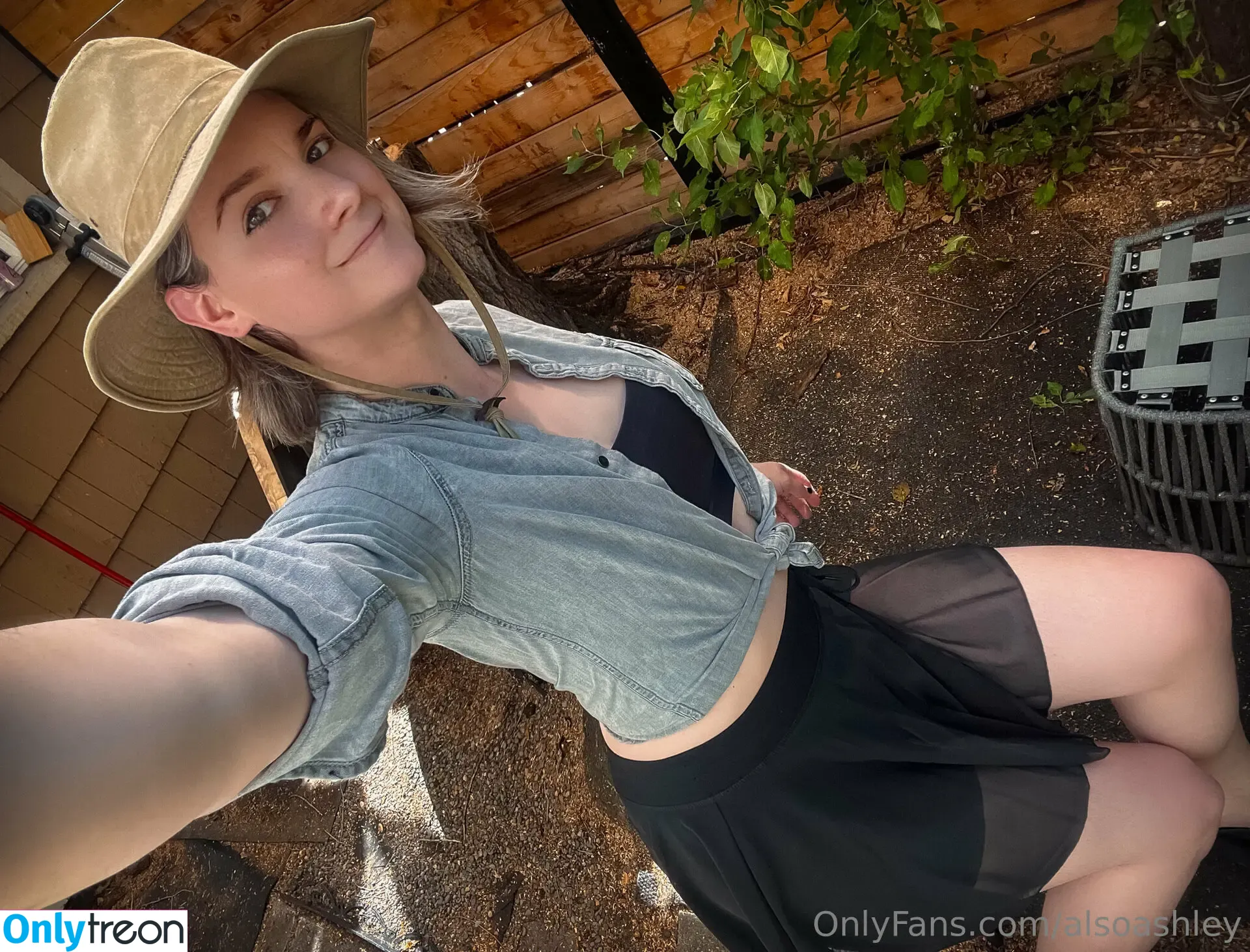 Ashley Barron nude photo #1835 (AlsoAshley / alsoashleyb)
