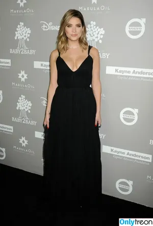 Ashley Benson / AshBenzo / ashley_benson1 / ashleybenson nude photo #0591