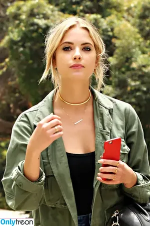 Ashley Benson / AshBenzo / ashley_benson1 / ashleybenson nude photo #0695