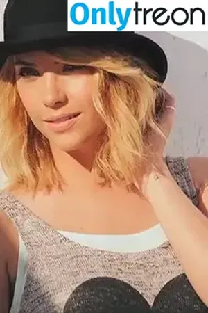 Ashley Benson / AshBenzo / ashley_benson1 / ashleybenson nude photo #0766