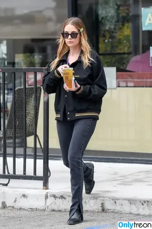 Ashley Benson / AshBenzo / ashley_benson1 / ashleybenson nude photo #0827