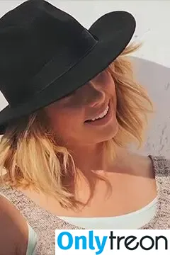 Ashley Benson nude photo #0772 (AshBenzo / ashley_benson1 / ashleybenson)