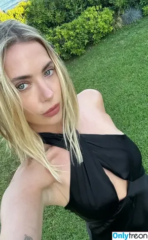 Ashley Benson / AshBenzo / ashley_benson1 / ashleybenson nude photo #1341