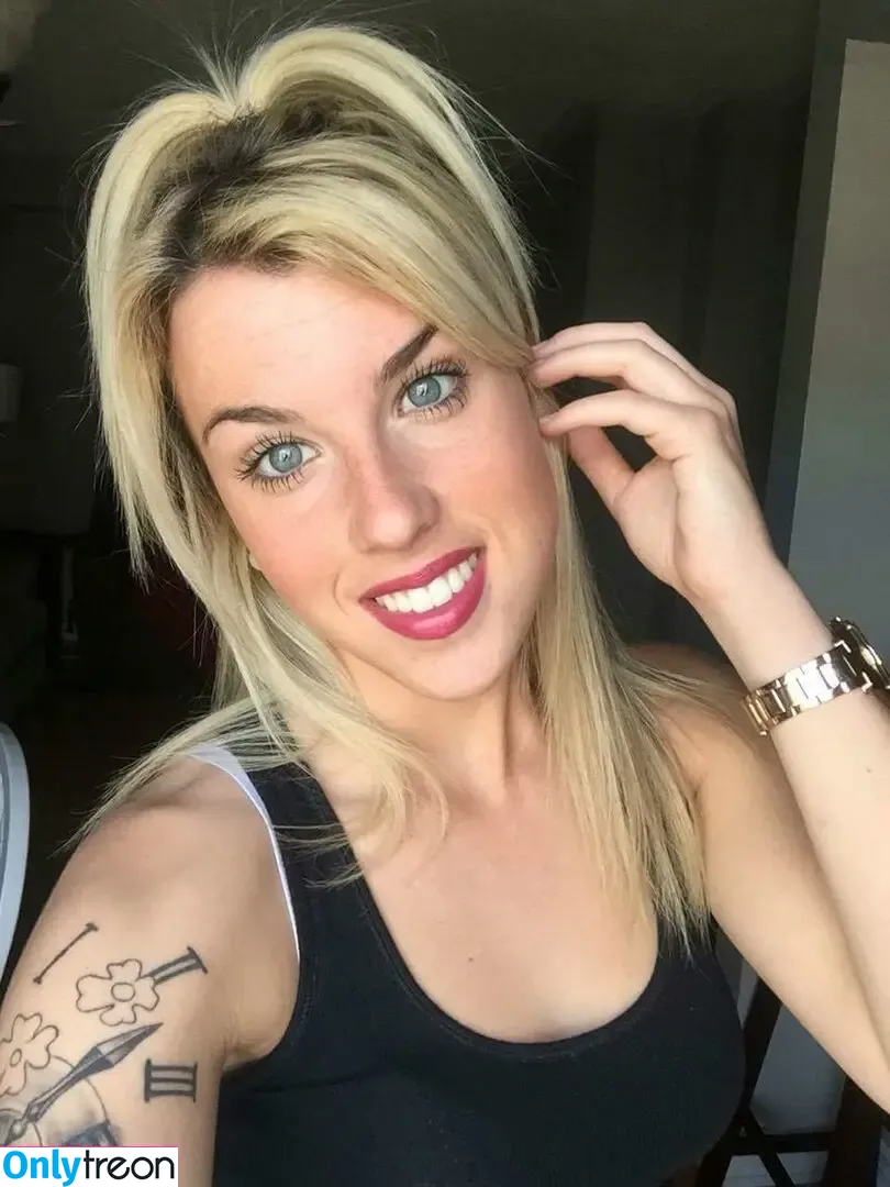 Ashley Holiday nude photo #0001 (theashpop)