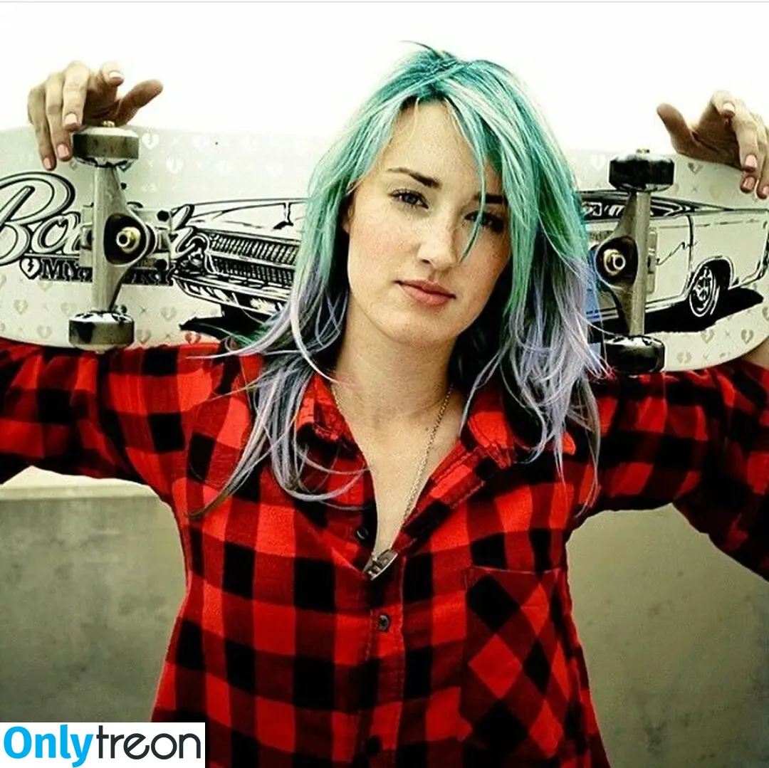 Ashley Johnson nude photo #0237 (ashleyjohnson789709 / ashleythejohnson / thevulcansalute)