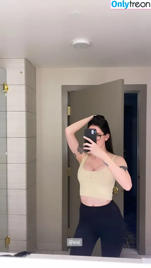 Ashley Lunt nude photo #0012 (ashleyelunt / gothgoddessgirl)