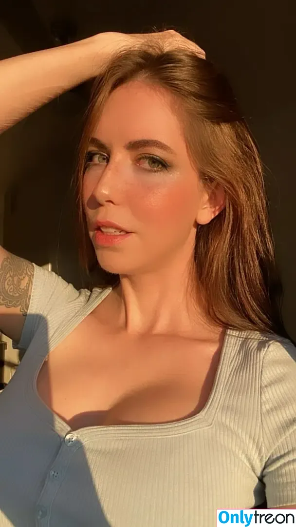 Ashley Lunt nude photo #0014 (ashleyelunt / gothgoddessgirl)