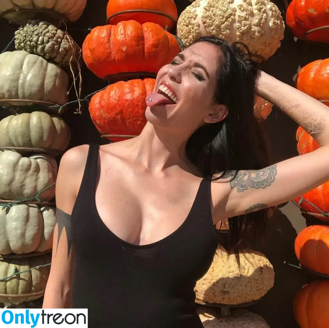 Ashley Lunt nude photo #0019 (ashleyelunt / gothgoddessgirl)