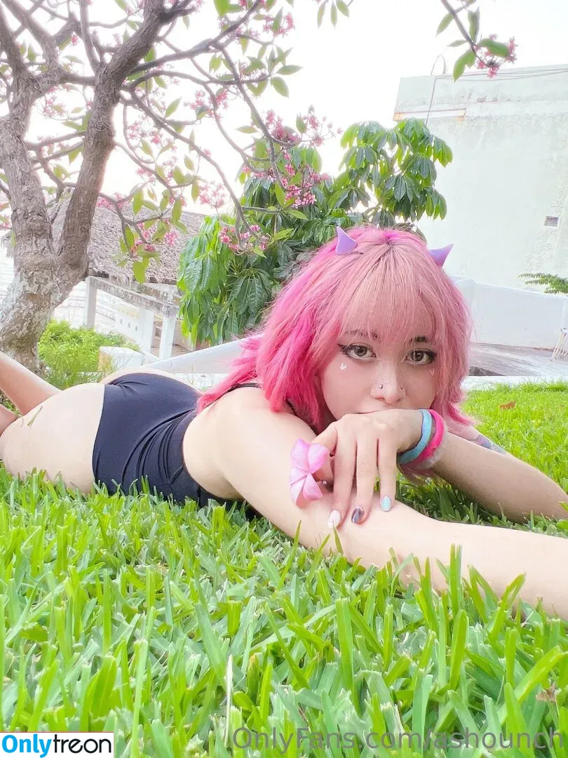 Ashounch nude photo #0202 (Ashounch)