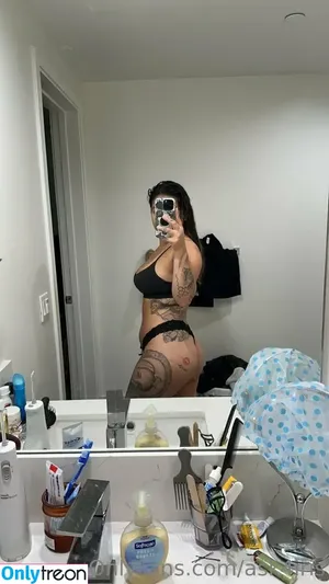 ask4iris / askirislibby nude photo #0018
