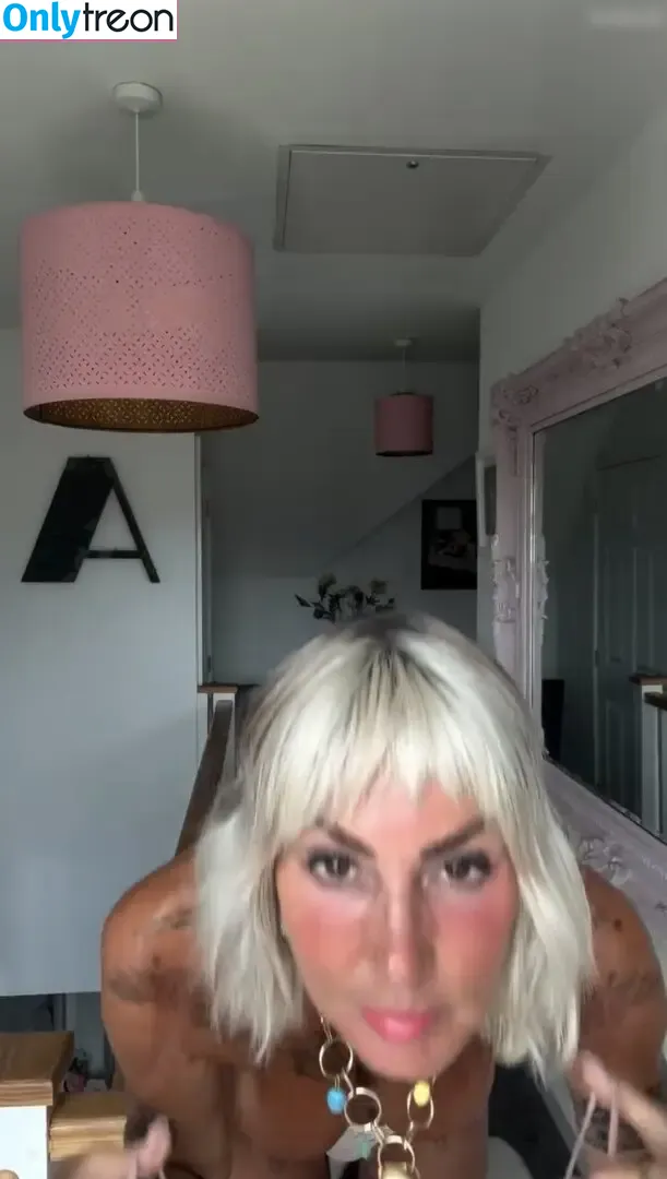 Astrid Zeegen Holt nude photo #0015 (astridiwantyouinmylife)